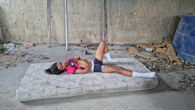 Jasmine santana: Colpendo solo nel culo della ragazza magra