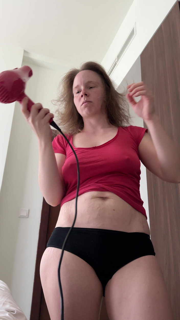 SweetLucy96: Гарна блондинка з великими грудьми