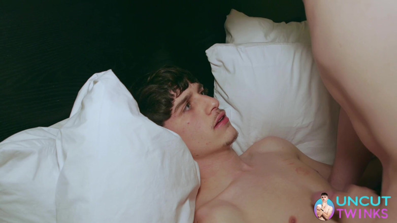 UncutTwinks: Rhys Ripley fute o pulă monstruoasă a lui Jay Magnus,...