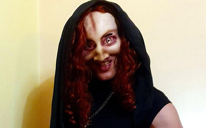 Demon Bitch: Hot Demonic Nun Suka Bermain