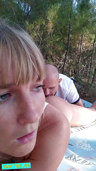 Sasha Bikeyeva: Kinky selfie - poesje likken met enorme spuiten na kontlikken buitenshuis