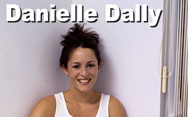Edge Interactive Publishing: Danielle Dally намилена рожева вібрація
