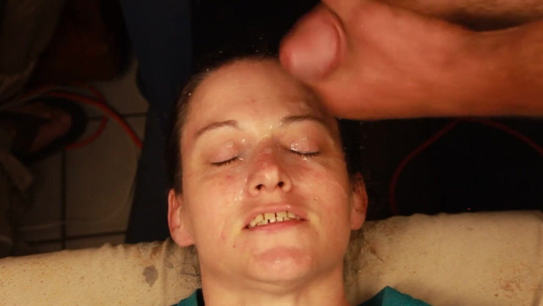 Dirty Dees: A Dees sucia le encanta ser con un gran facial