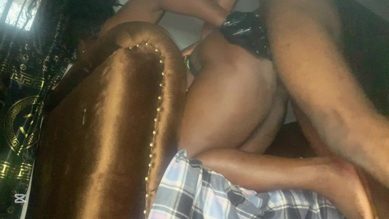 Nastyherrishome: Schwarze sexy haus hilfe erwischte mich nackt und half bei...