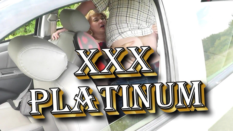 XXX-Platinum: Trecător aleatoriu urmărind sexul în bancheta din spate a mașinii. Afară