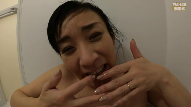 MILF, Wabi-Sabi Editions: Sumire, la mujer casada capturada en un momento de creación...