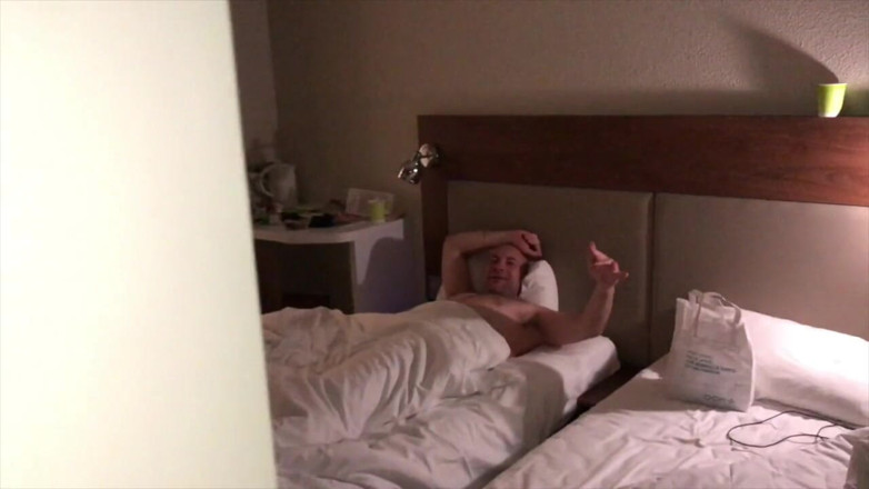 HUMLIATION AND SPANKING PORN: Penghinaan di hotel dengan pakaian biker fetish