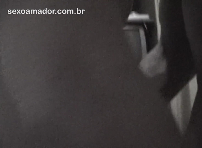 Amateurs videos: Mujer brasileña con gran culo follando cachonda