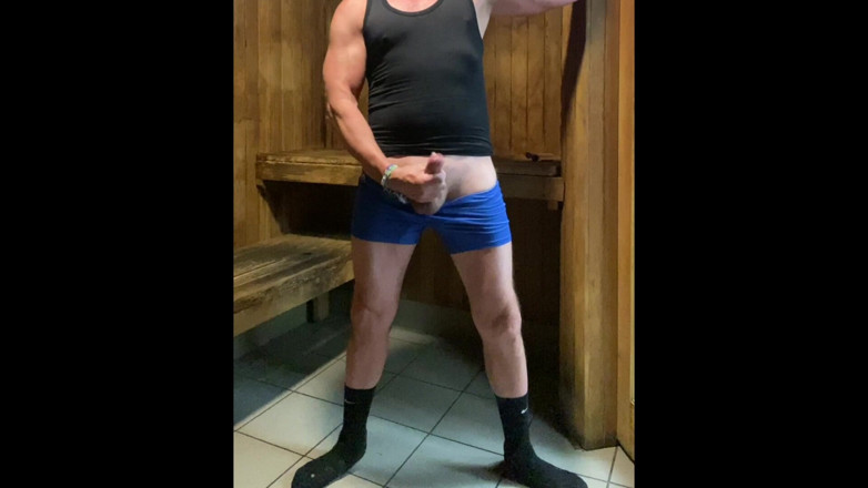 JockDad87: Jockdad87 is weer geil in de sauna