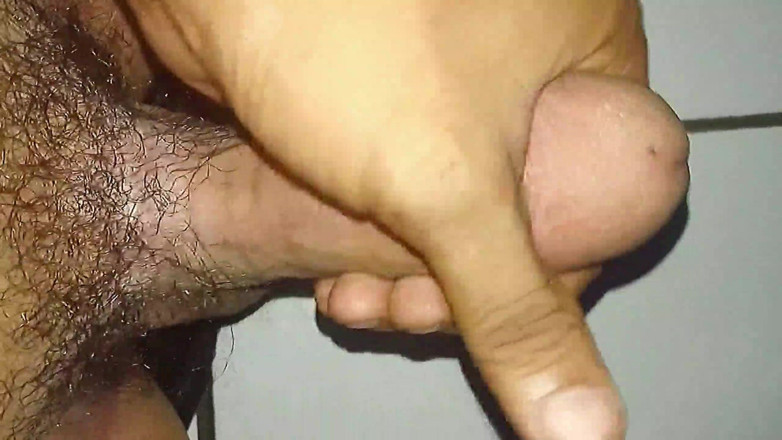 Bade Lund Wala: Aziatische jongen die de penis schudt homoporno