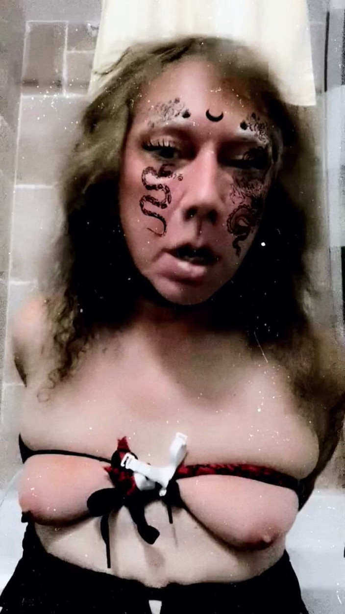 Kellie Kumcatcher: Wanita transeksual jalang yang pelik dan seksi