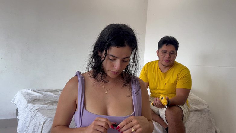 Dakotasex: Wanita ini benar-benar berisik, aku harus memanggil perhatiannya