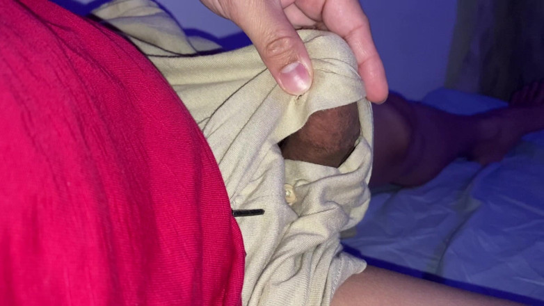 Great J: Necken im bett mit hartem schwanz in short