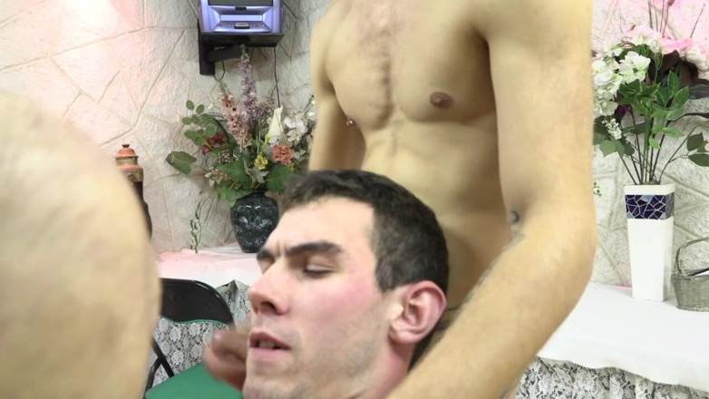 BAREBACK ORGY CLUB: Orgie mit dem pornostar Jordan Fox und freunden
