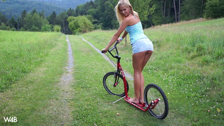 Watch4beauty: Avec mon scooter
