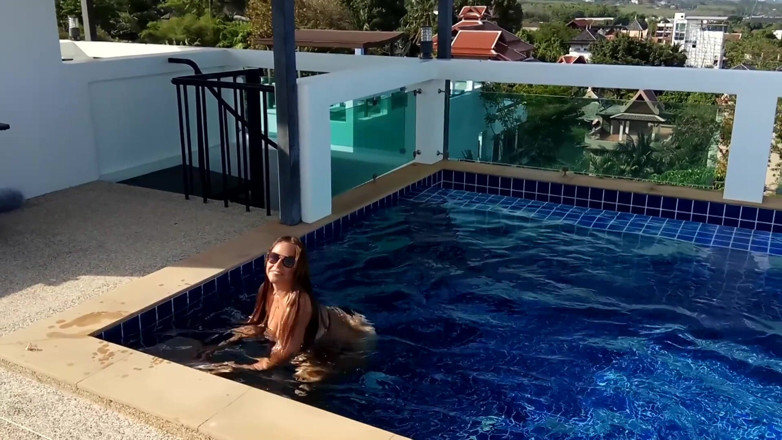 VividRedHead: VividRedHead zieht sich auf der penthouse-terrasse aus