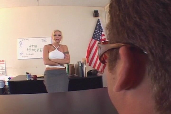Vintage Life: Sexy blonde lerares met grote tieten neukt student op het...