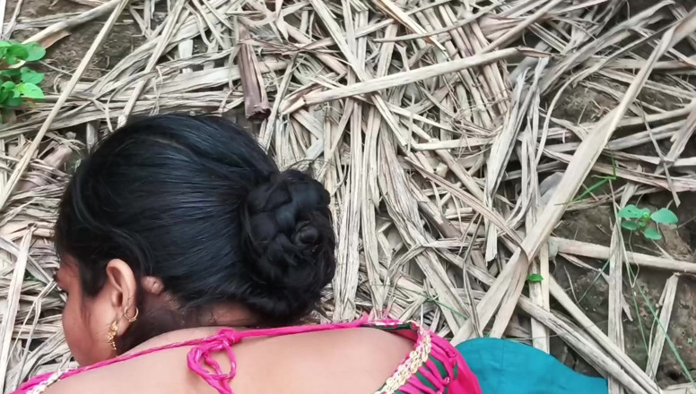 Desistepsis: Üvey annem ve ben sugarcane field me desi village video...