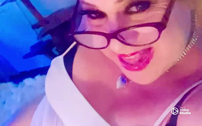 Krissy Sweets: Krissy sweets yüksek topuklu ayakkabılar derlemesi onu yarakla okşuyor