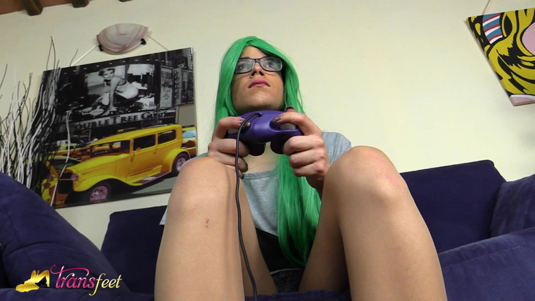 Trans and Cross-Dressers Feet: Travesti Irene Aoki depois de jogar está pronta para uma...