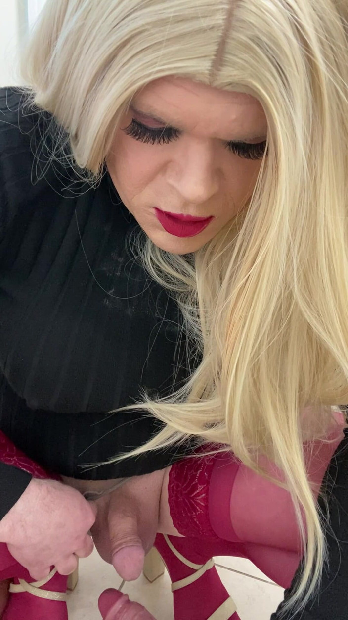 MadisonCD2025: Geile sissy trans kommt fast auf einen schwanz und spricht...