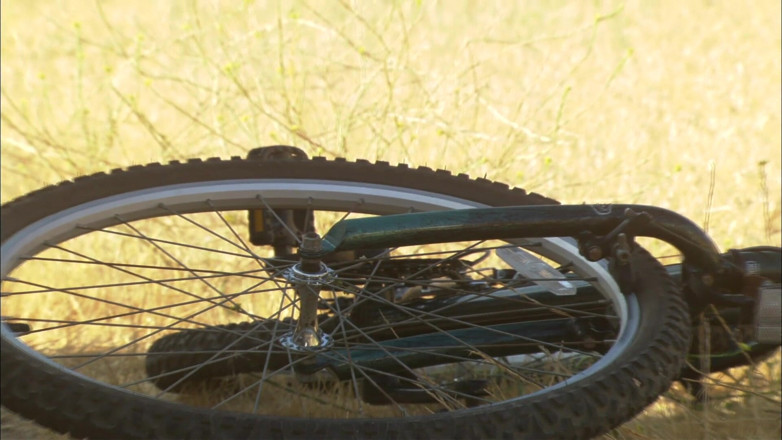CBD Media: Il giovane motociclista tettona si ferma per una buona trapanata...