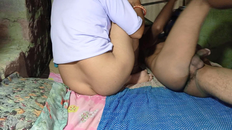 Amrita: Vidéo de sexe avec ma demi-sœur desi indienne