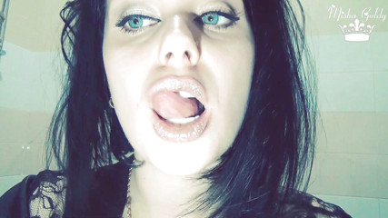 Goddess Misha Goldy: Bibir emas