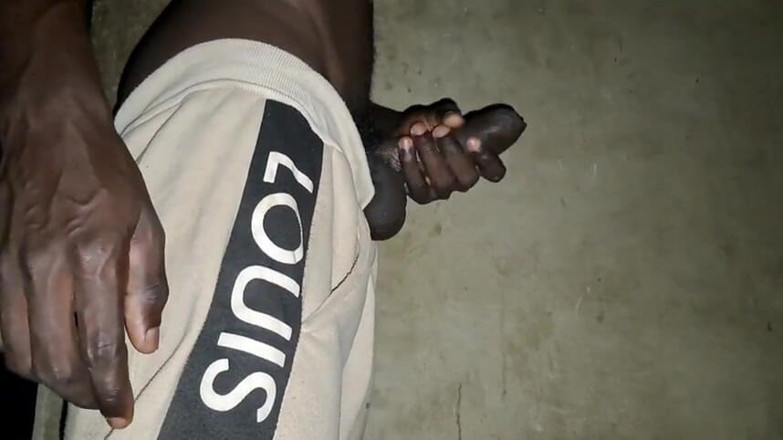 Power dick: 这个强大的黑鸡巴已经准备好做爱了。