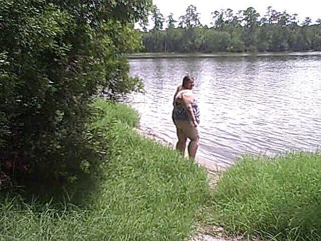 BBW nurse Vicki adventures with friends: BBW Angie Kimber public outdoor striptiz nago grać w jeziorze