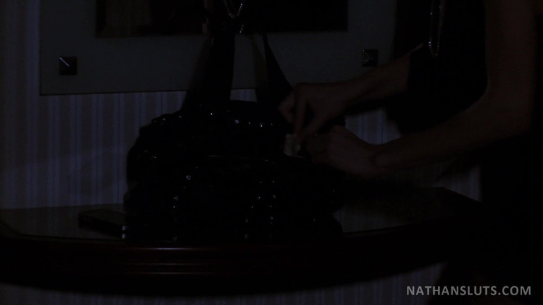 Nathansluts: 丰满的brooke jameson和性感婊子Alliz度过一个热辣的女同之夜