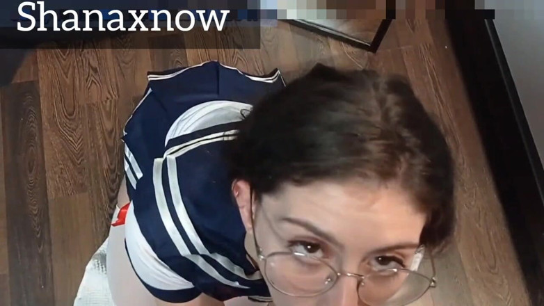 Shanaxnow: 코스프레 순진한 십대 오럴 섹스 사정 순진한 십대 오럴 섹스 정액