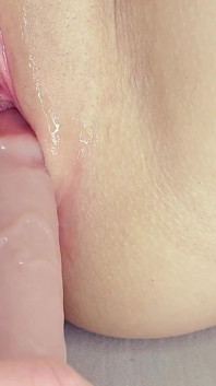 Schöne junge jungfräuliche muschi wird masturbiert, gefickt und gibt einen blowjob