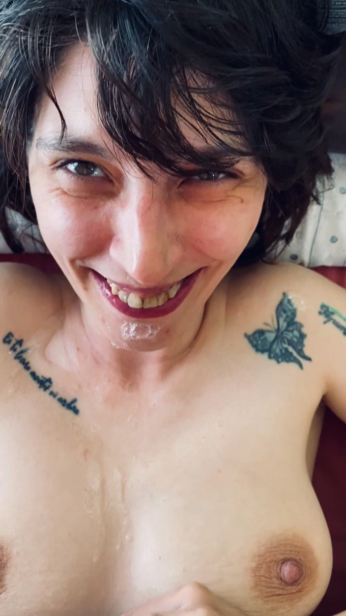 Akasha7: Prostrée devant lui, je veux qu’il me baise la bouche