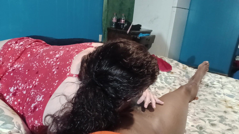 Sloppylynn: Lynn ướt ẫm có cặp mông to và bú cu