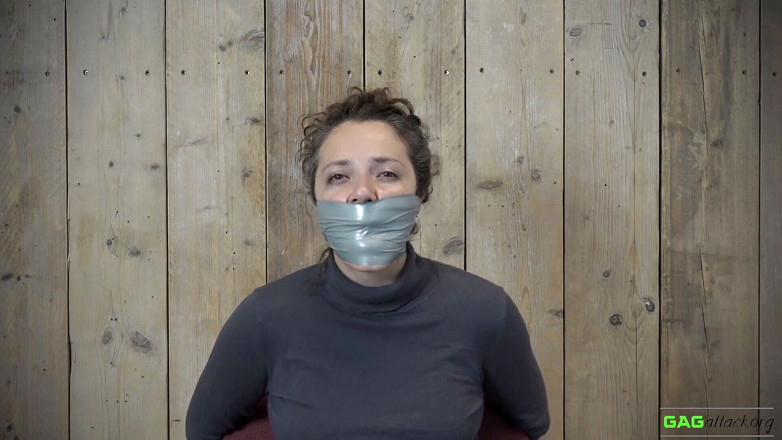 Gag Attack: Julia - múltiples mordazas de cinta de PVC