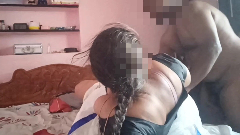 Black & white desicat: Indische hausfrau visaakaa in sari fickt teil 2 doggystyle hart gefickt