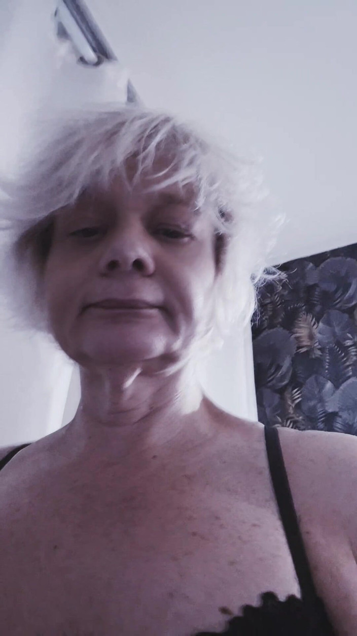 Sofy13: Malá zkouška mého nového sexy prádla.