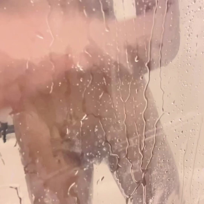 Emilycreams1: Bercukur di bilik mandi 2