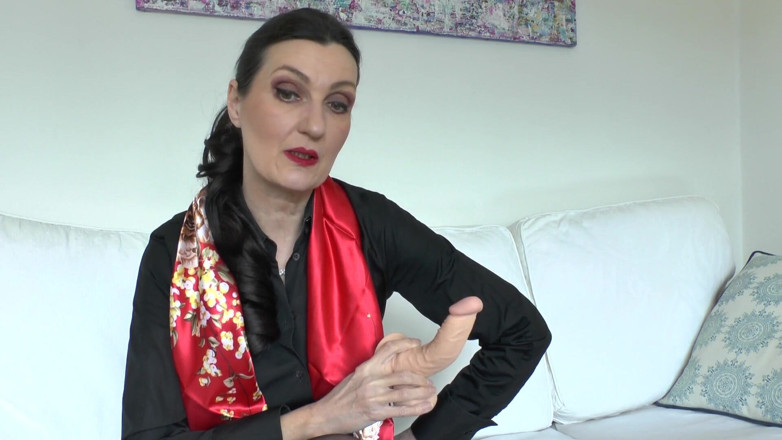 Lady Victoria Valente: Cetim vermelho e pênis excitado chupando e tecido se masturbando...