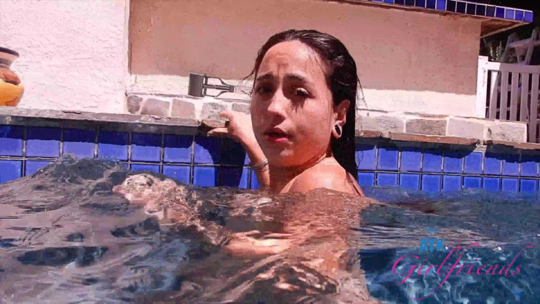 ATK Fans (Girlfriends): Mi ha datang untuk berenang dan masih banyak lagi, tapi...