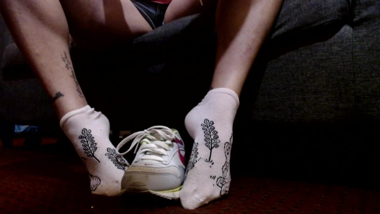Abby Anna: Sneakers och fotstrumpbyxor