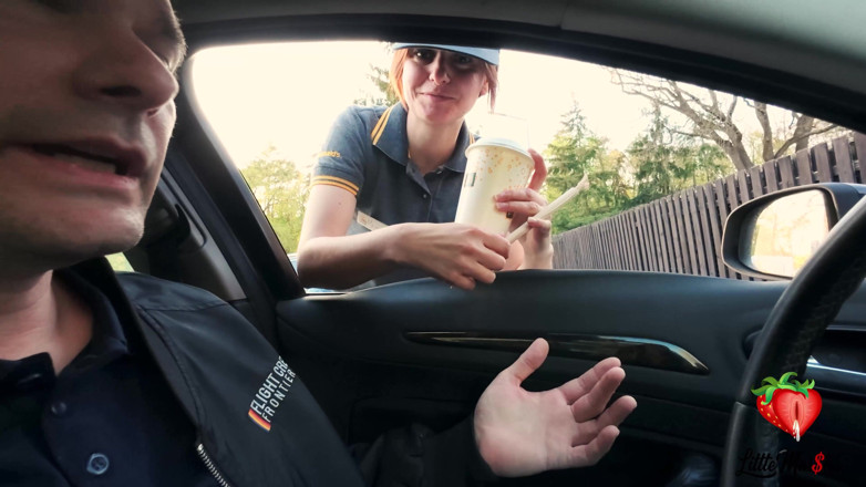 LittleMaisha: Un empleado de Mcdonald me derramó sprite sobre mí, como...