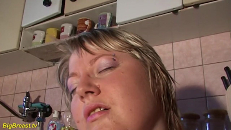 Big Breast: Extrem kåt monster bröst milf ensam hemma