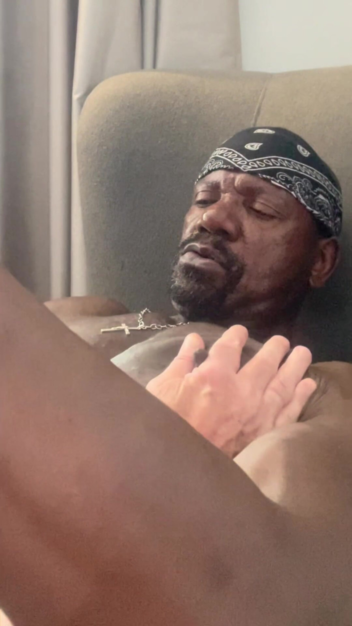 Black mature kinky muscle: Międzyrasowy titplay bdsm