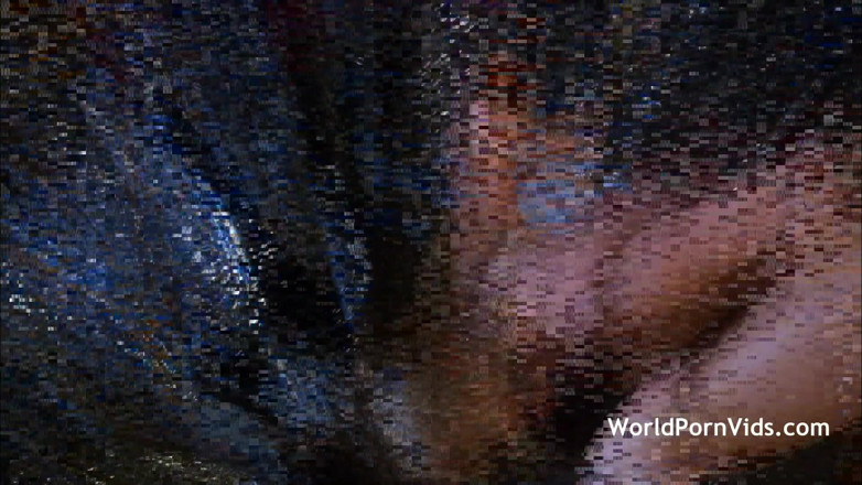 Selected worldwide porn: Baise secrète dans un magazine de pièces détachées pour voiture...