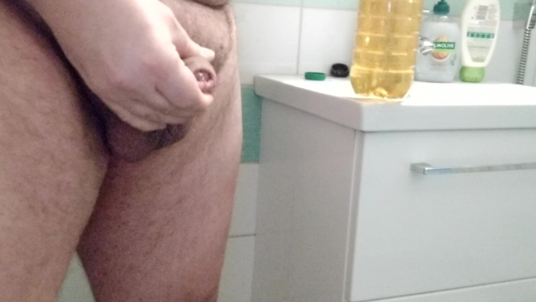 BigFucker: スーパーチャブマスターは1リットルの甘い甘い蜂蜜の蜜を小便します。