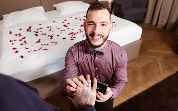 Virtual Real Gay: Huwelijksnacht