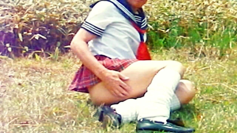 Pai-chan: Mini saia e meias soltas