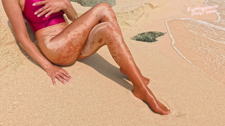 Shiny teens: 918 Gold Spandex Pantyhose dan Link Swimsuit Di Pantai